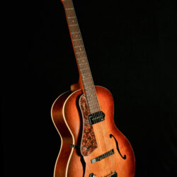 Godin 5th Avenue Kingpin P90