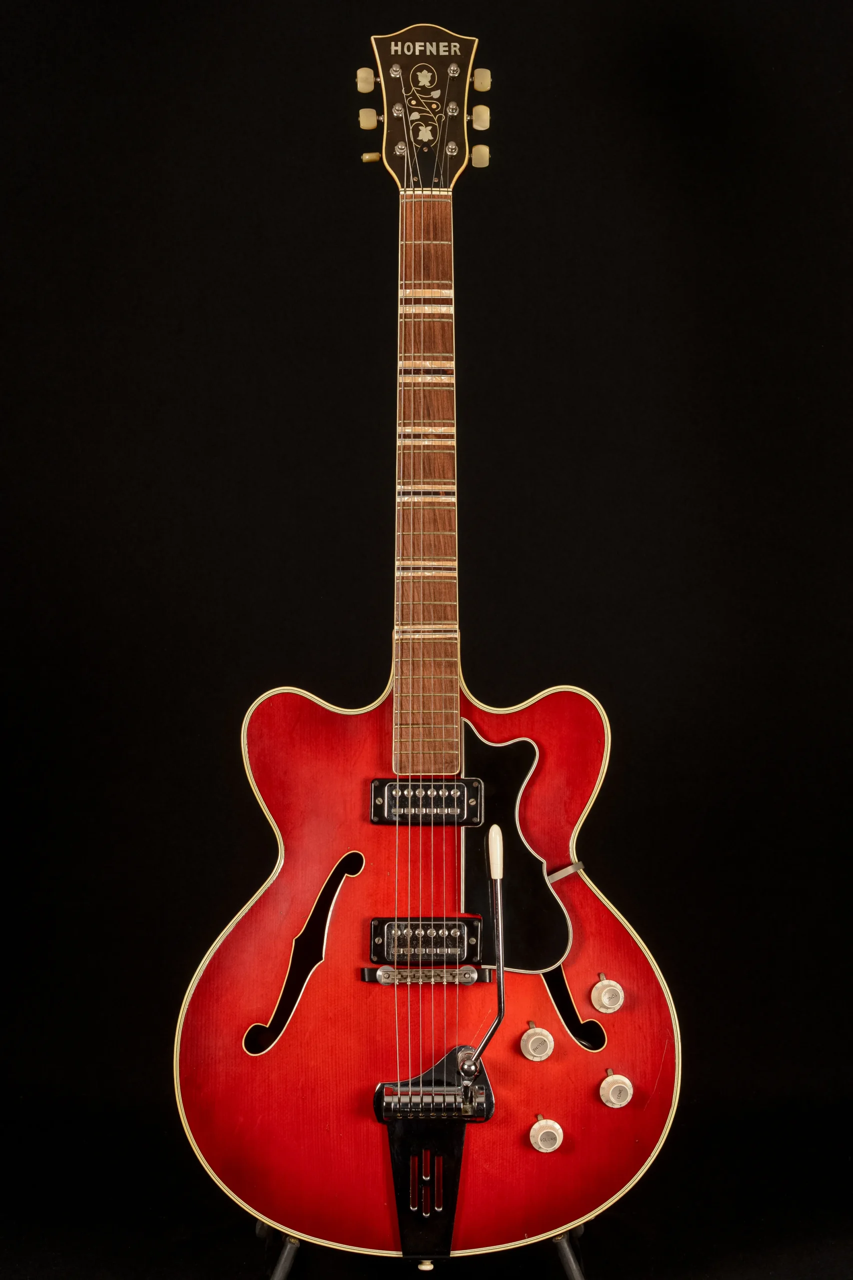 Höfner 4574 “Verithin” Cherry Red 1965